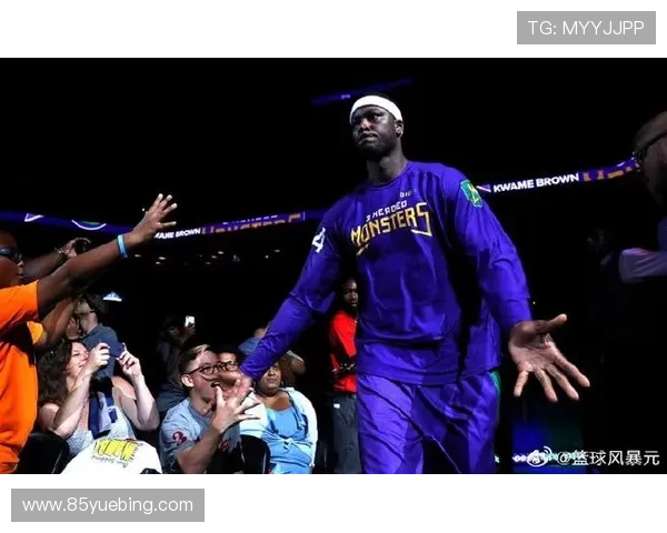 夸梅:布朗尼在主场比赛中表现得如同被车灯照射的迷茫鹿